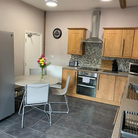 בודלי Studio Double. Own Bathroom, Shared Kitchen מראה חיצוני תמונה