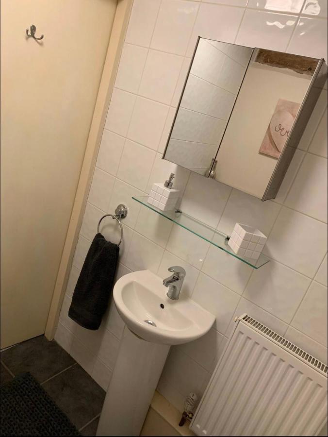 בודלי Studio Double. Own Bathroom, Shared Kitchen מראה חיצוני תמונה